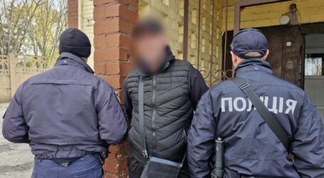 В Кам’янському два дорослих чоловіки пограбували на вулиці 20-річного юнака