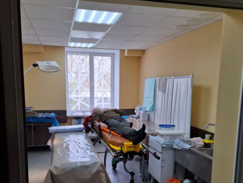 В Нікополі на Дніпропетровщині внаслідок ворожої атаки 10 лютого постраждали більше ніж десять людей