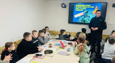 У Кам’янському поліційні служби освітньої безпеки проводять для школярів уроки правової обізнаності