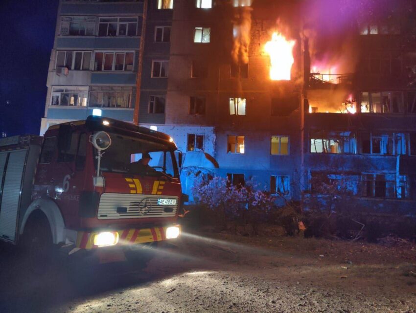 В Кам’янському внаслідок влучання безпілотника в дев’ятиповерхівку загинула людина