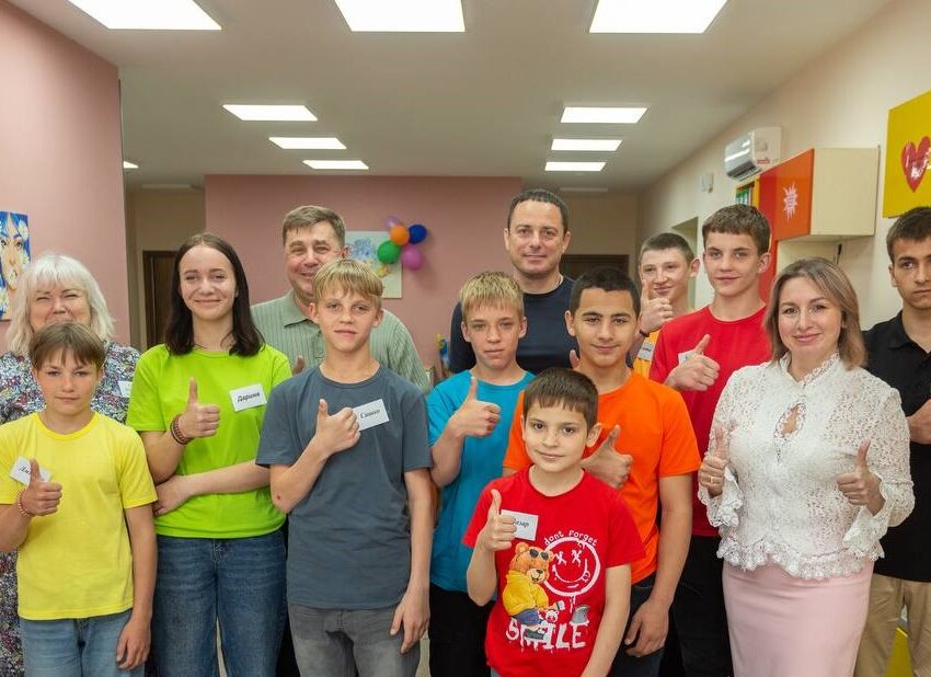 Представники влади міста та району відвідали соціальні заклади Камянського, де опікуються малечею, що лишилась без батьківського піклування