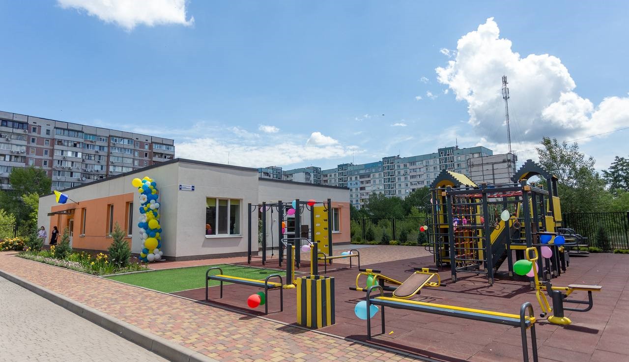 Предствники влади міста та району відвідали соціальні заклади Камянського, де опікуються малечею, що лишилась без батьківського піклування - ФОТО
