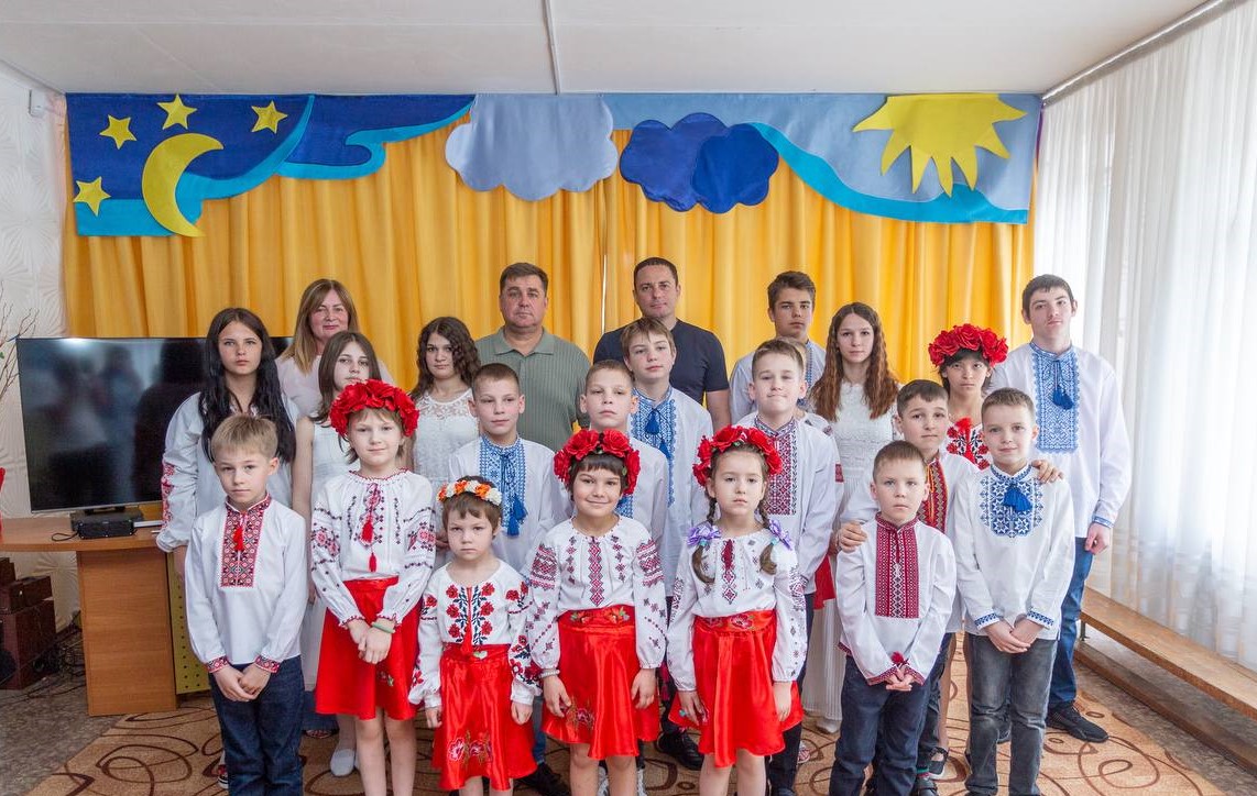 Предствники влади міста та району відвідали соціальні заклади Камянського, де опікуються малечею, що лишилась без батьківського піклування - ФОТО