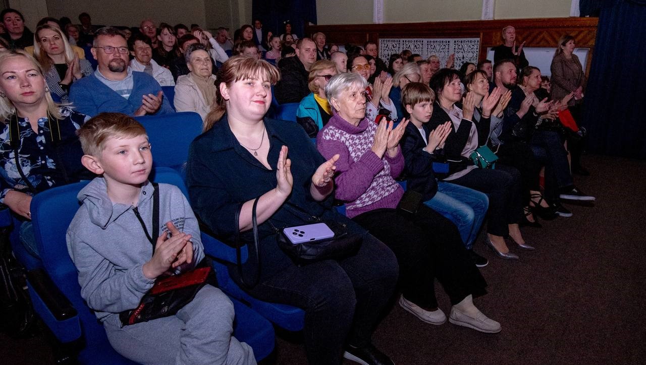 В Кам'янському пройшов концерт вихованців та викладачів мистецьких шкіл міста - ФОТО