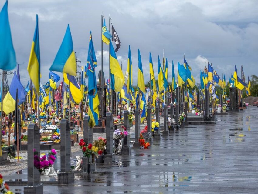 До кінця літа в Кам’янському планують завершити другий етап будівництва меморіального комплексу загиблим героям на Соцмісті