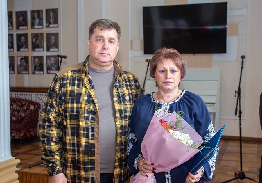 В Кам'янському відкрили нову частину фотовиставки, присвяченої матерям загиблих на війні захисників України - ФОТО