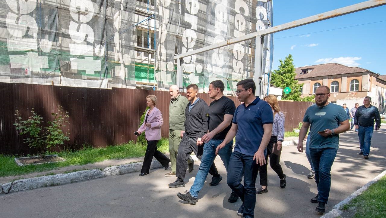 Капремонти медзакладів та купівля нових трамвайних вагонів: «Метінвест» виділить 70 млн гривень на підтримку соціальних проєктів в Кам'янському - ФОТО