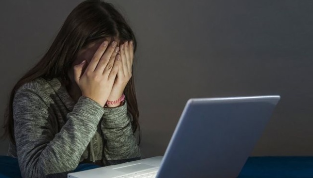В Україні кожен третій підліток стикався з випадками сексуального насильства в інтернеті та більша частина нікому про це не розповідала