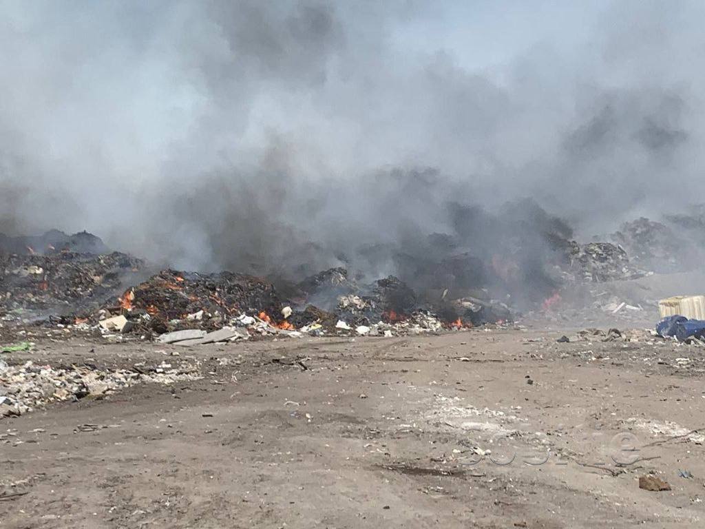 В Кам'янському фахівці перевірили стан атмосферного повітря після пожежі на міському сміттєзвалищі - ФОТО