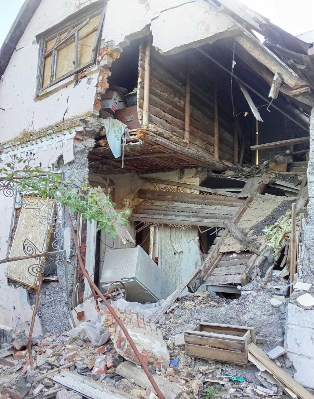 Вночі ворог бив по Дніпропетровщині ракетами та «Шахедами» - ФОТО