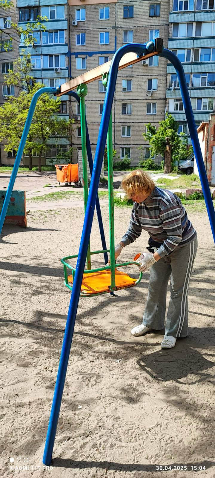 В Кам'янському понад місяць тривали толоки: активні мешканці наводили лад на прибудинкових територіях - ФОТО