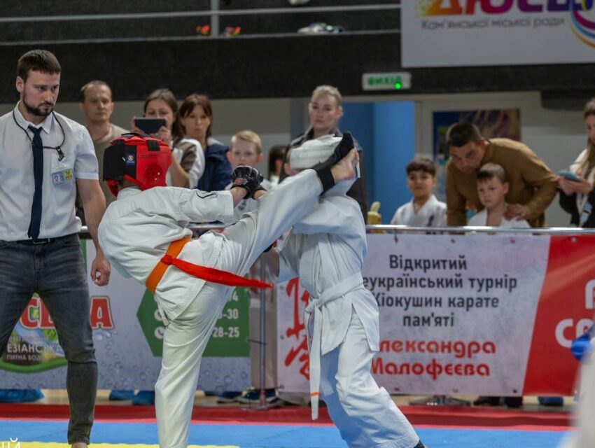 Участь у турнірі з кіокушин карате-до «ВОЇН СВІТЛА» в Кам’янському взяли майже 300 спортсменів