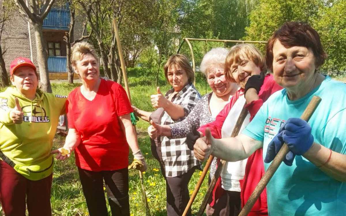 В Кам'янському понад місяць тривали толоки: активні мешканці наводили лад на прибудинкових територіях - ФОТО