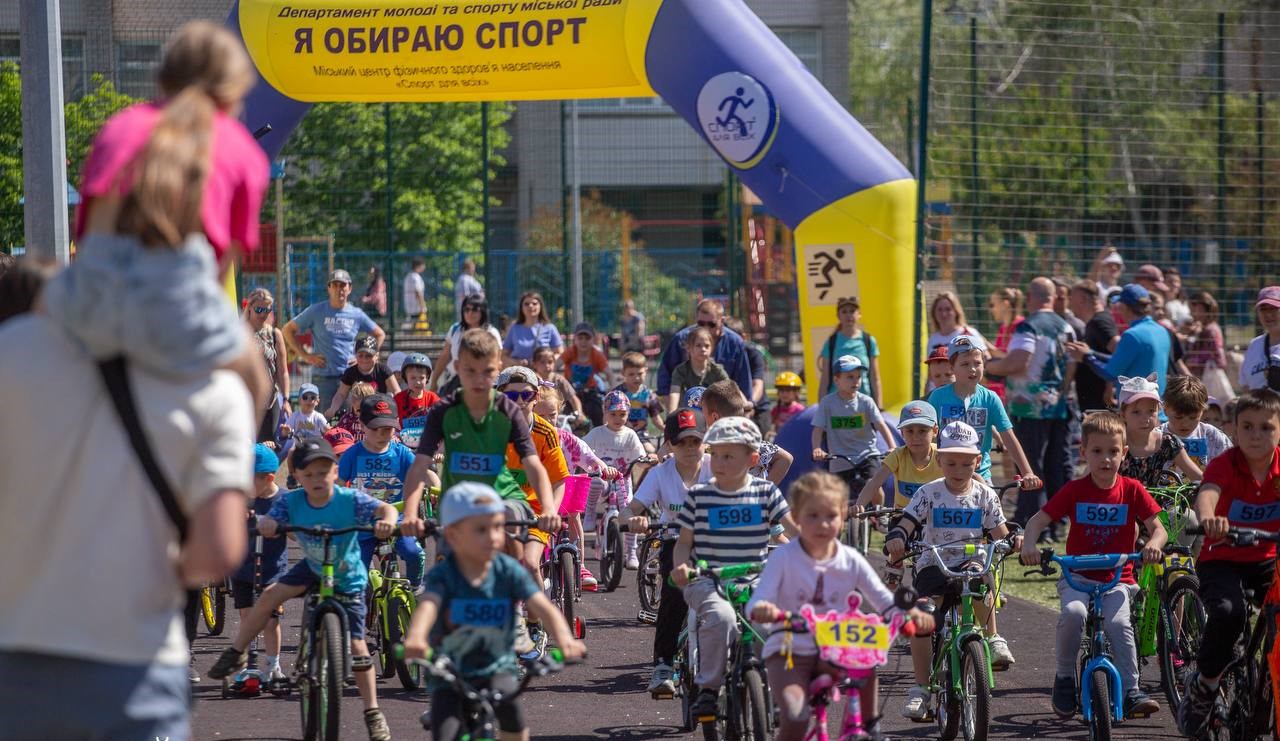 В Кам'янському «Велодень – 2025» об'єднав понад 200 учасників - ФОТО