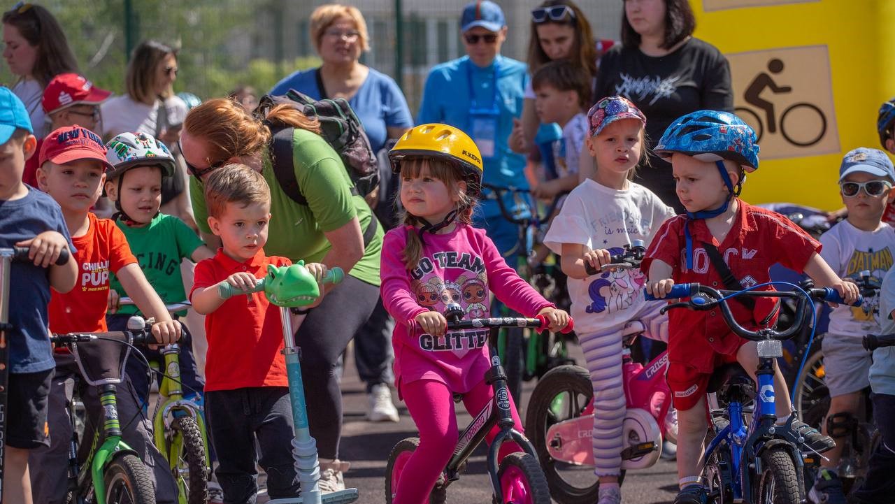 В Кам'янському «Велодень – 2025» об'єднав понад 200 учасників - ФОТО