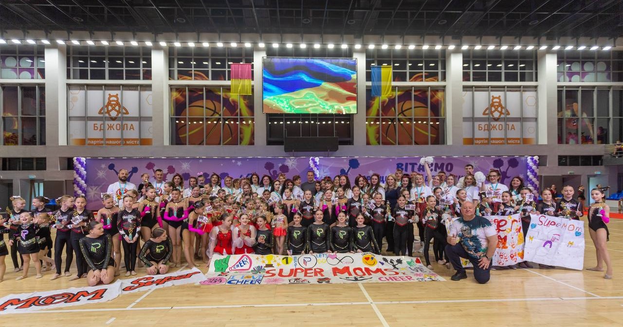Федерація чирлідингу Кам'янського сьогодні відмічає 15-річчя - ФОТО