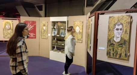 Унікальні портрети українських захисників представлені на виставці в Музеї історії Кам’янського