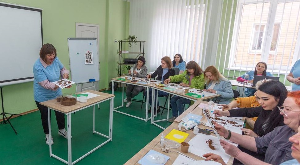 Розвиток, психологічна підтримка та спілкування: в Кам'янському знов запрацював простір «Вільна» - ФОТО