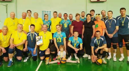 У Кам’янському провели волейбольний турнір пам’яті тренера Петра Грічука