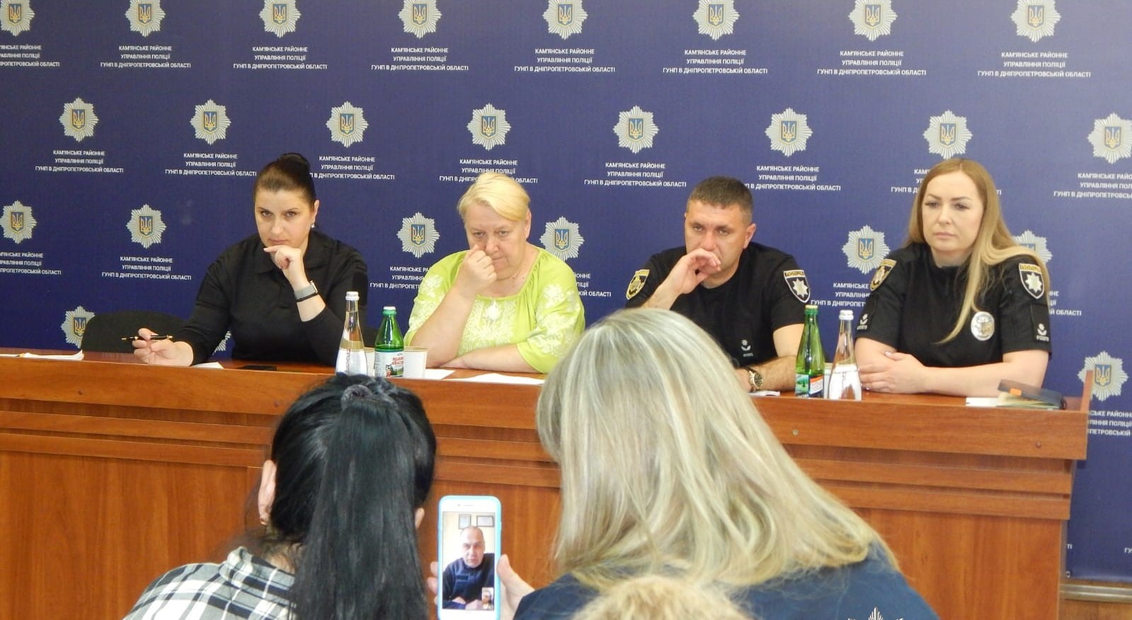 В Кам'янському представники МВС поспілкувались з родинами зниклих безвісти родичів - ФОТО