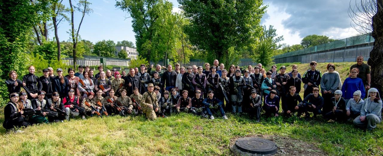 Тактична медицина, стрілецька підготовка, дії в екстремальних умовах: в Кам'янському уроки «Захист України» проходять в новому форматі - ФОТО
