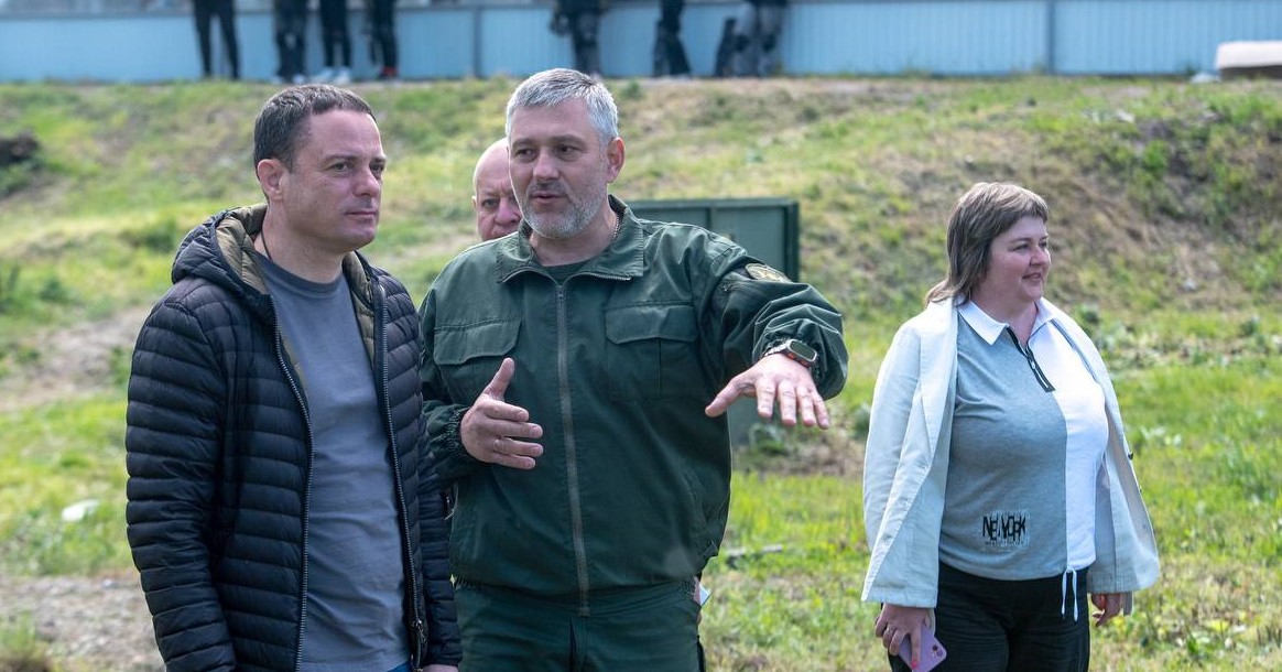 Тактична медицина, стрілецька підготовка, дії в екстремальних умовах: в Кам'янському уроки «Захист України» проходять в новому форматі - ФОТО