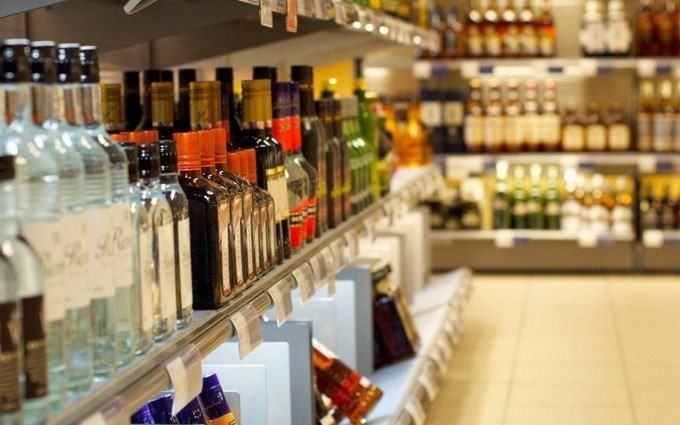 У Кам’янському провели рейд проти нелегальної торгівлі алкоголем і тютюном: виявлено порушення