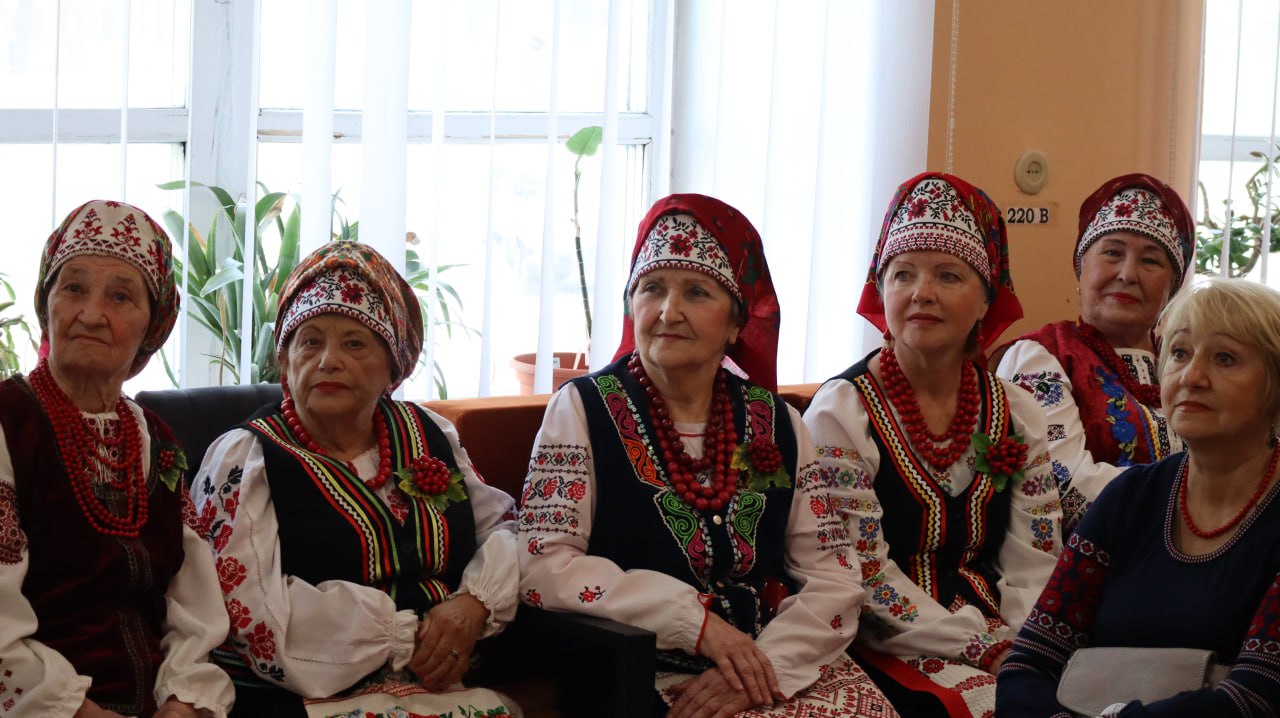 У бібліотеці Кам’янського відбувся «сімейний» концерт гурту «Калина» - ФОТО