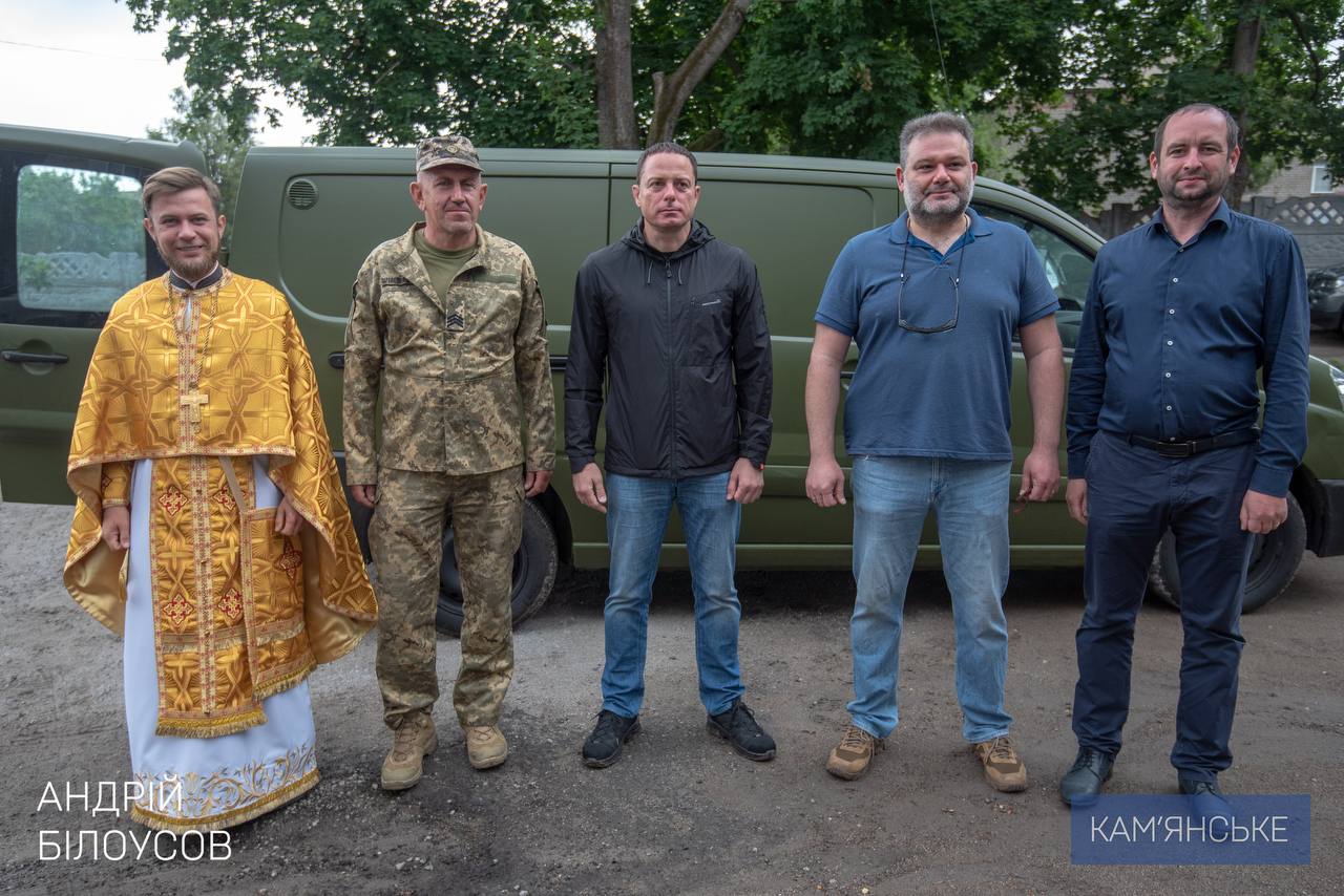 У Кам’янському передали авто для військових: допомога від міського голови Андрія Білоусова - ФОТО