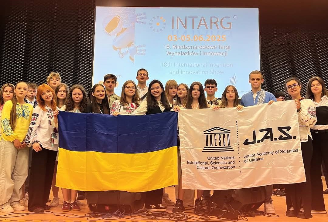 Учениця Наукового ліцею ім. Анатолія Лигуна з Кам'янського стала призеркою Міжнародного інноваційного шоу - ФОТО