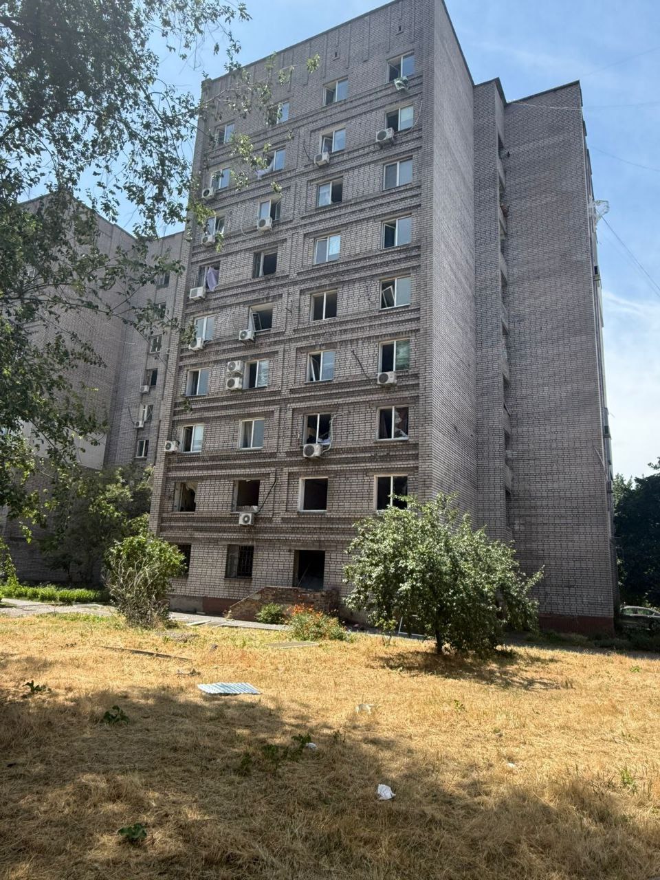 Через ранішню ворожу атаку на Дніпропетровщині є загиблі та десятки постраждалих - ФОТО