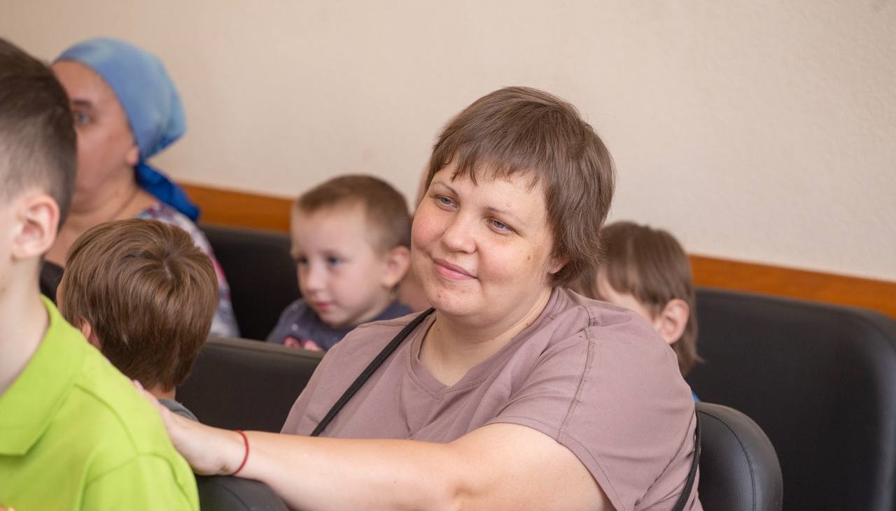 Спілкування та підтримка: в Кам'янському пройшли теплі зустрічі для родин, де виховують дітей з інвалідністю - ФОТО