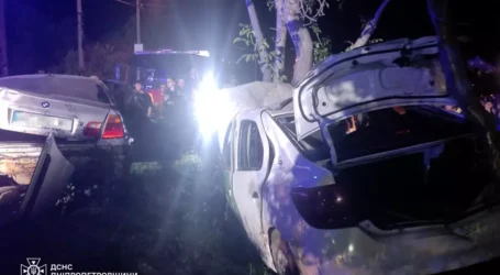 В Кам’янському внаслідок ДТП трьох людей деблокували з понівечених авто