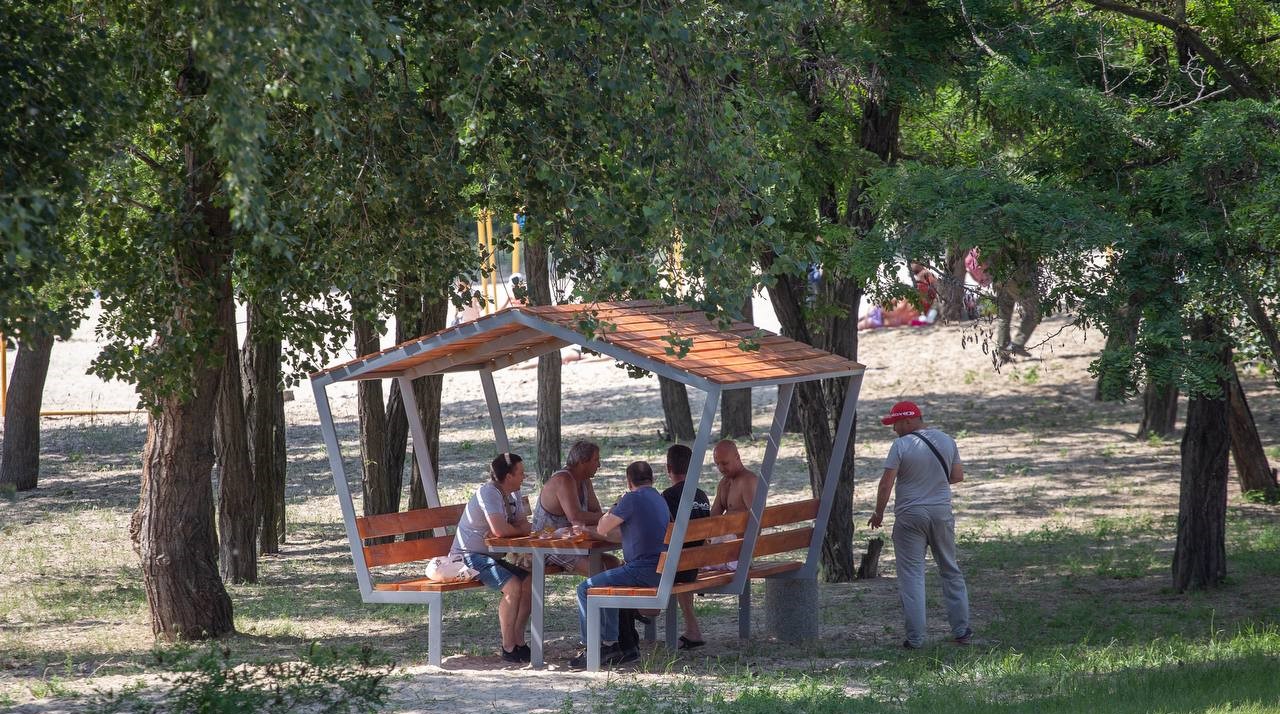 Пляжі у Кам'янському підготовили до початку літнього сезону - ФОТО