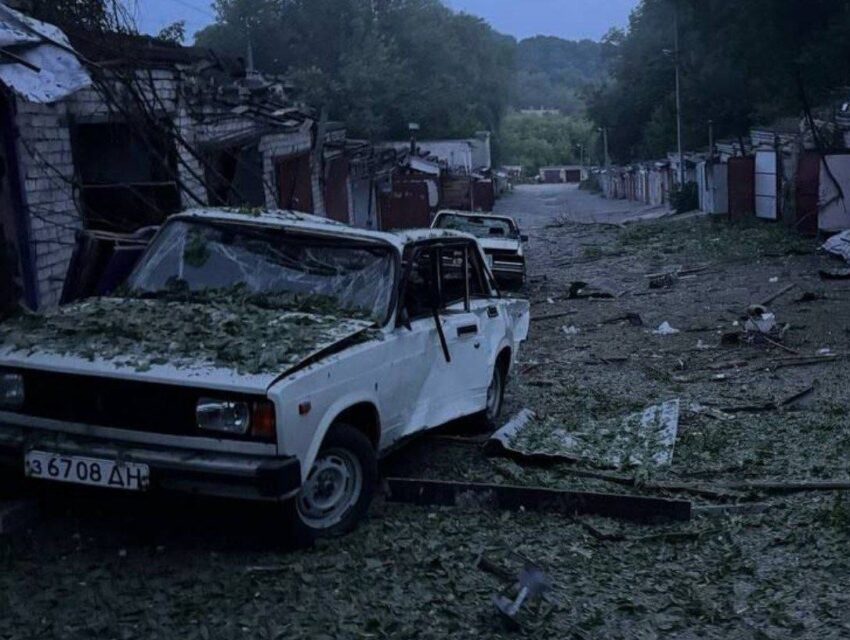 Нічна комбінована атака на Дніпропетровщину: двоє поранених та руйнування в Дніпрі і Павлограді