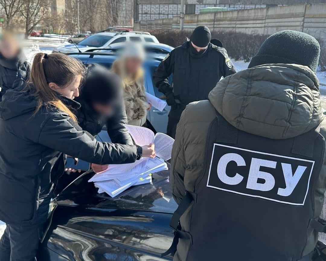 «Заробляли» на людському горі: в Кам'янському шахраї ошукали родичів зниклих безвісти військових на майже на три млн грн - ФОТО