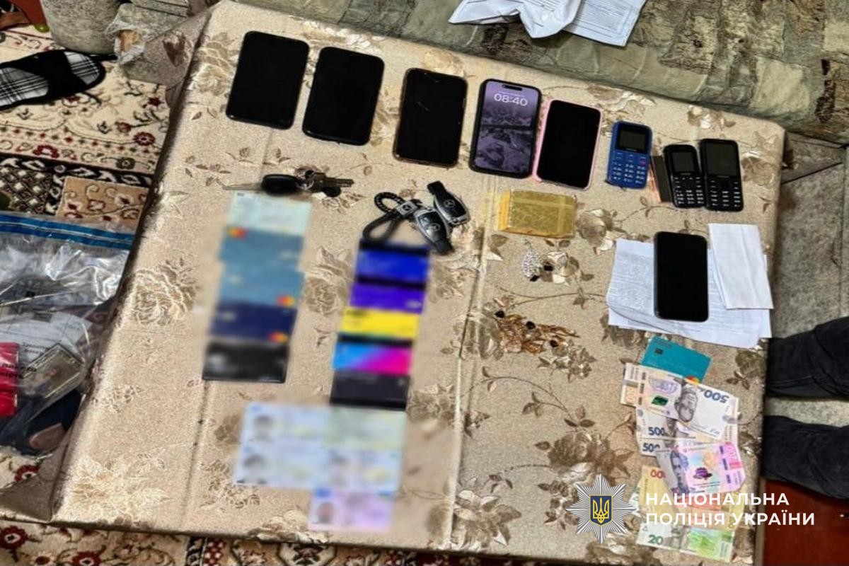 «Заробляли» на людському горі: в Кам'янському шахраї ошукали родичів зниклих безвісти військових на майже на три млн грн - ФОТО