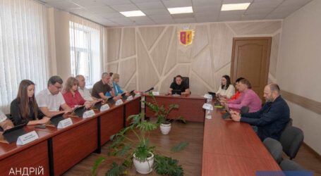Виконком Кам’янської міськради впорядкував виділення коштів для військових