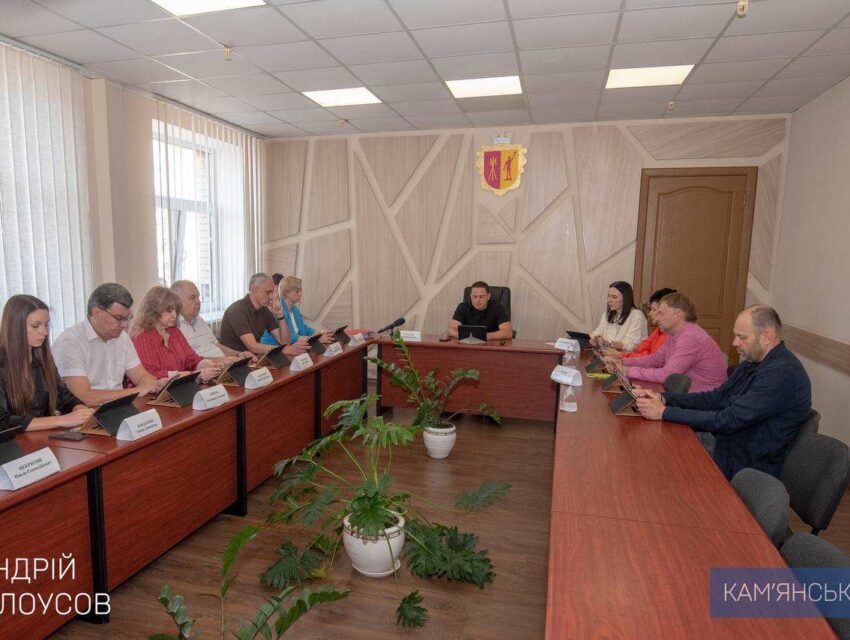 Виконком Кам’янської міськради впорядкував виділення коштів для військових