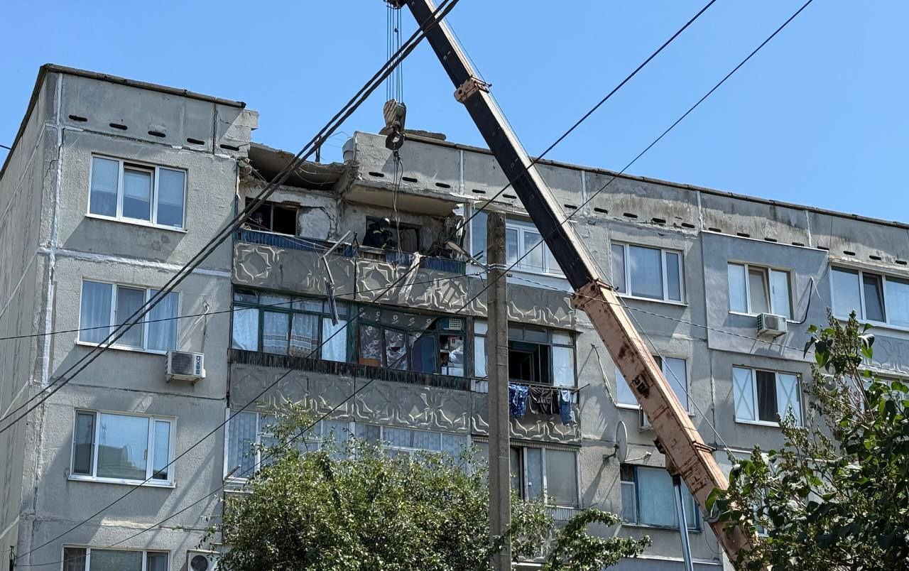В Кам'янському ніч минула без надзвичайних подій, на Нікопольщині є руйнування - ФОТО