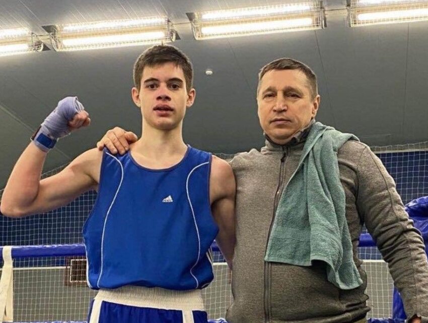 Боксер з Кам`янського Денис Проскура отримав посвідчення майстра спорту України