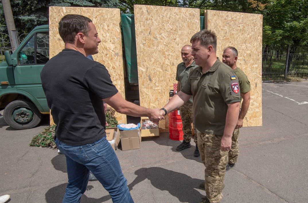 Кам'янське передало чергову партію допомоги нашим землякам, які боронять країну в лавах ЗСУ - ФОТО