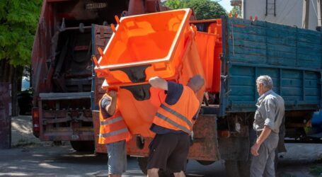 В Кам’янському встановлюють нові контейнери для сміття замість пошкоджених та підпалених раніше