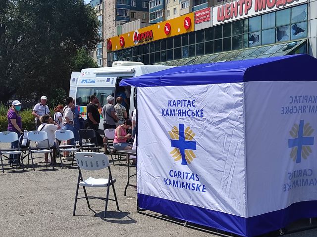 Наслідки ракетного удару по Кам’янському: страшна ніч, трохи паніки та масштабні руйнування «Епіцентру» (фоторепортаж) - ФОТО