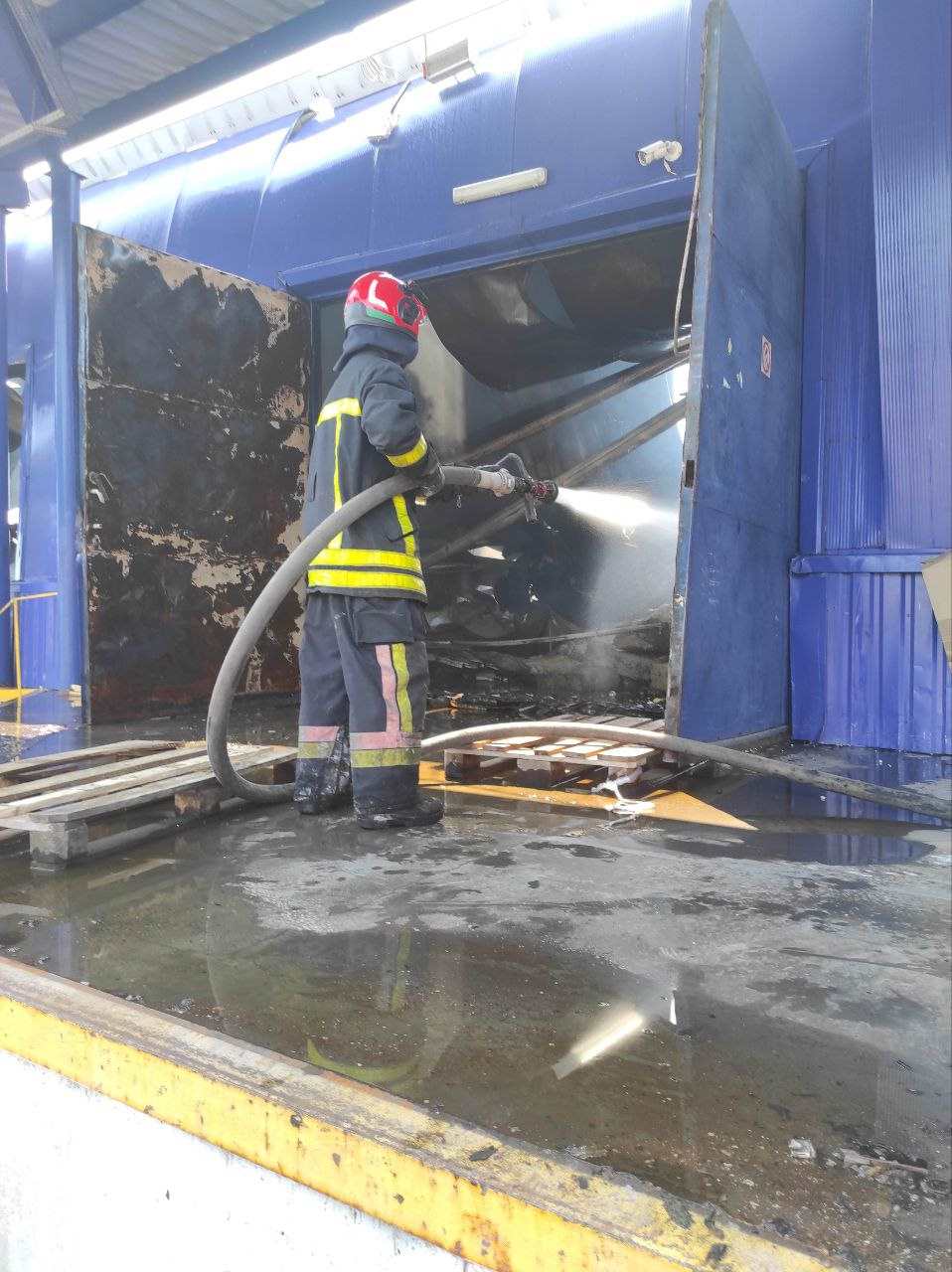 Наслідки ракетного удару по Кам’янському: страшна ніч, трохи паніки та масштабні руйнування «Епіцентру» (фоторепортаж) - ФОТО