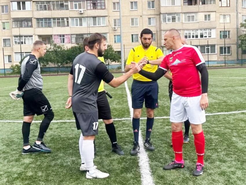 У чемпіонаті Кам’янського з футболу “Атлетик” йде у відрив