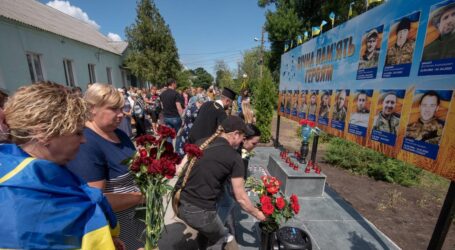 У Карнаухівці відкрили пам’ятний знак на честь загиблих на війні односельців