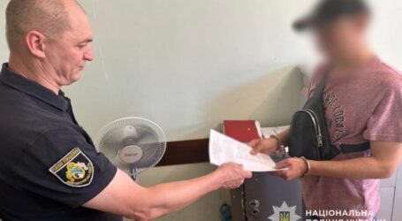 В Кам’янському затримали чоловіка, який крав особисті речі власників авто