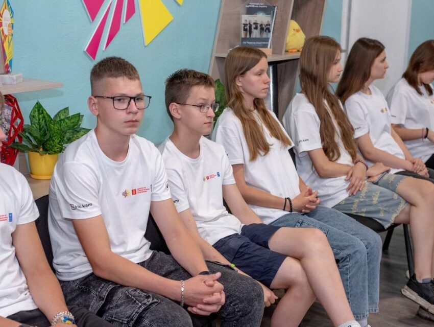 Громадські ініціативи та волонтерство: представники учнівської молоді Кам’янського отримали сертифікати тренерів з цих напрямків