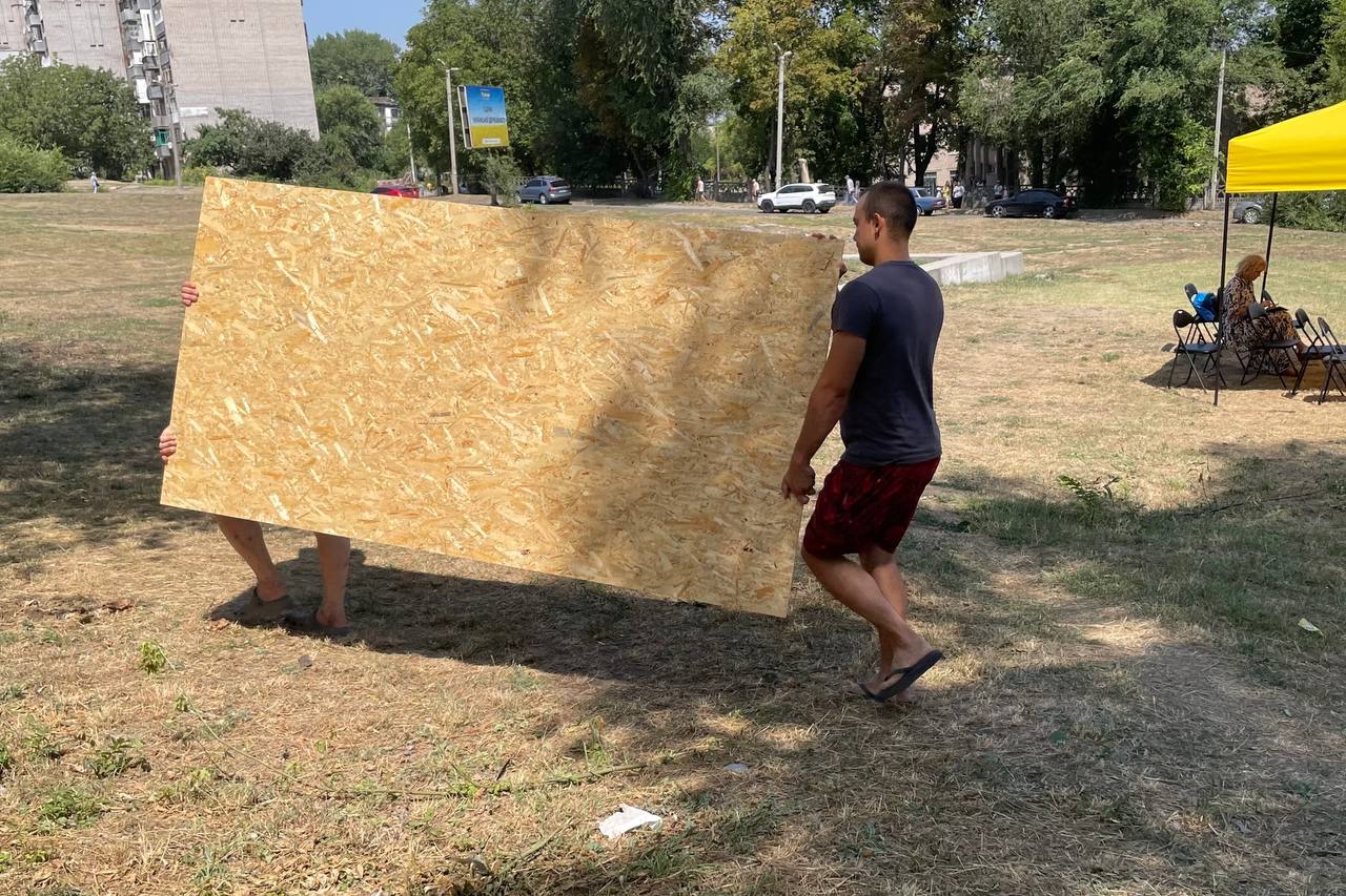 В Кам'янському тривають роботи з ліквідації наслідків ракетної атаки - ФОТО